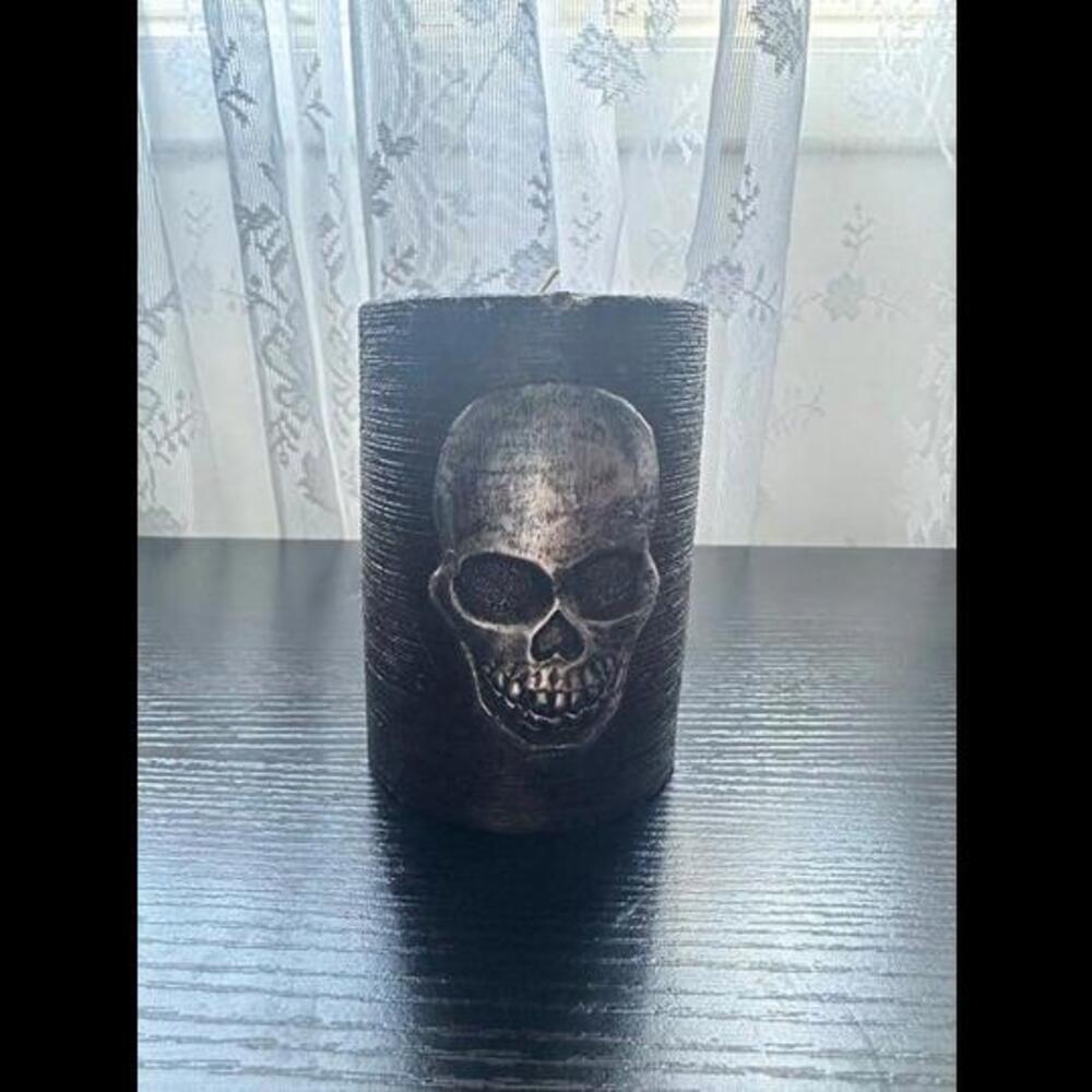 Gothic Skull Candle - Minor Damage